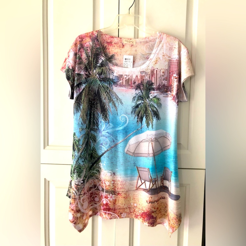 Short sleeve blouse.